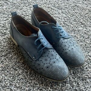 Intricately stunning Pikolinos